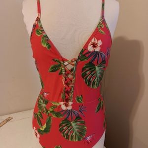 RUE 21 ONE PIECE FLORAL SWIMWEAR / SIZE: XL Vneck Red Floral Beach Pool Vacation